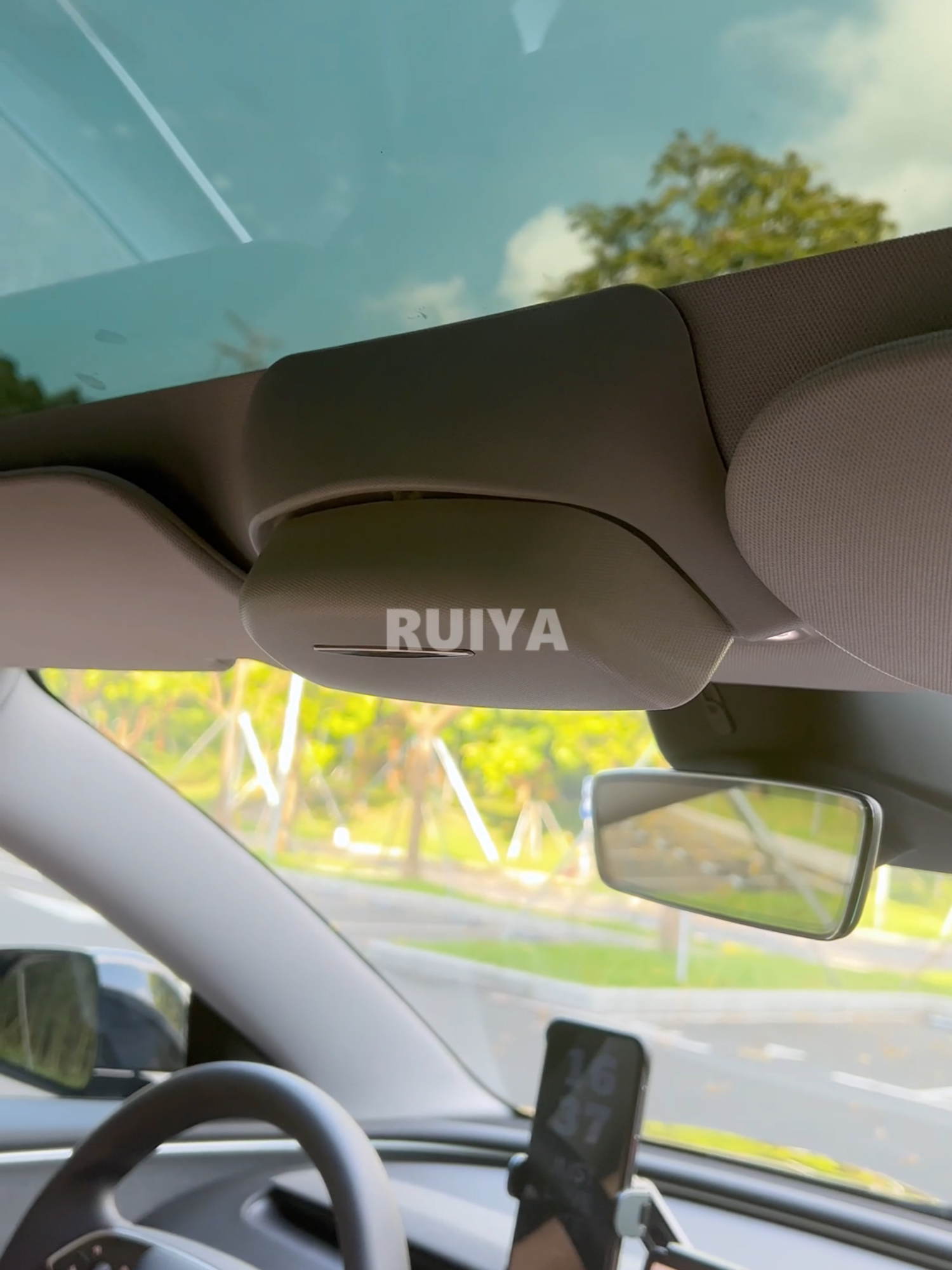 Can't Find Your Glasses While Driving? RUIYA Holder Fits All Car Models! #Ruiya #accessories #newsunglasses #QuickSunglassesStorage #OptimizeCarSpace #fyp
