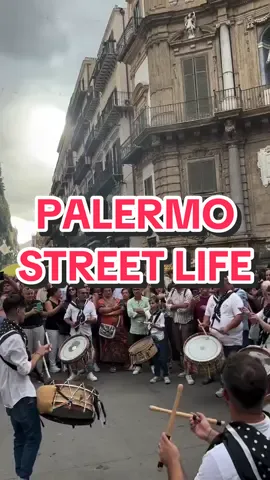Palermo Street Life 🇮🇹🥁🤌🏼 #palermo #italy #sicilia #sicily #palermostreetfood #sicilylife 