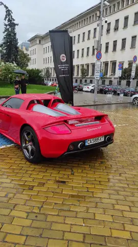 Porsche carrera GT start up ! #porsche #carrera #gt #revs #exoticcars #fy #софия #fyp #viral #българия🇧🇬 #foryou #classiccar #carreragt 