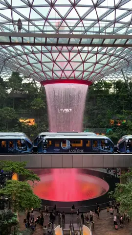 📍Jewel Changi Aiport  @Changi Airport ✈️🇸🇬  #singapore #sgtravel #singaporetiktok    #changiairport #jewelchangi #rainvortex 