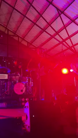 Merayakan Fana jadi lagu terfavorit di album ini, sebenernya hampir semua lagu di album ini favorit sih. #barasuara #jalaransadrah #jalaransadrahalbumshowcase 