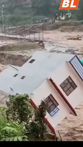 Stay safe everyobe ❤️#surprise #imperialshoppingcart #flood #floodinnepal #rainfall #raininnepal #floods 