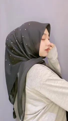 HIJAB BARUU siap-siap nanti kalian co yaaa 😍😍🔥#CantikberHIJRAH #BeliLokal #fyp #wibgajian #fypシ #swarovski #segiempatswaroski 