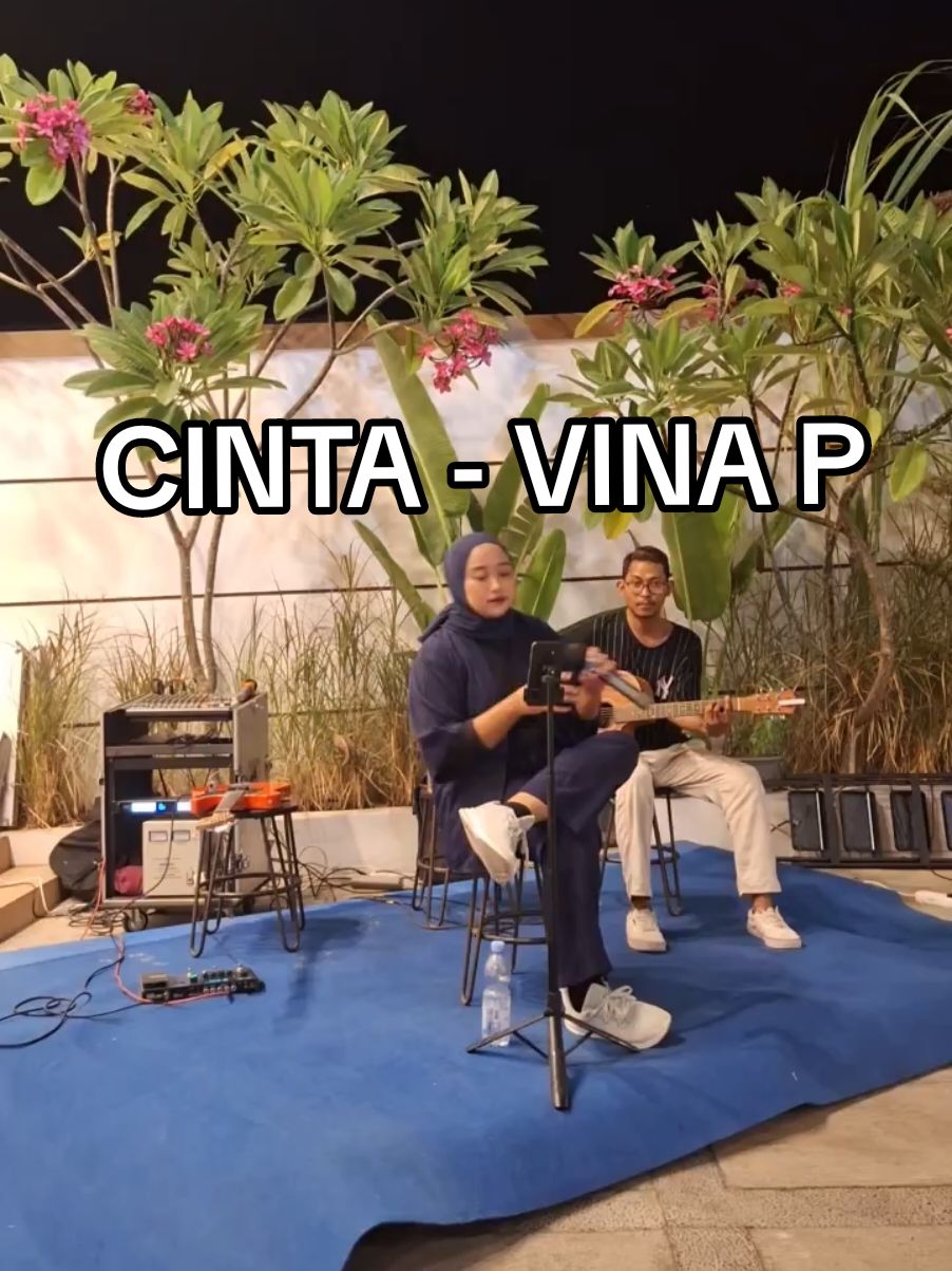 Membalas @subha9456 CINTA - VINA PANDUWINATA #virarizka #vira #sumbawa  Loc : Cassa Coffee Sumbawa 