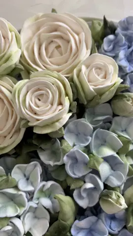 Зефирные цветы💙🤍 обучение зефирной флористике🍀 #zefir #zefirflowers #зефирныйбукет #зефирнаяфлористика #зефирныецветы 