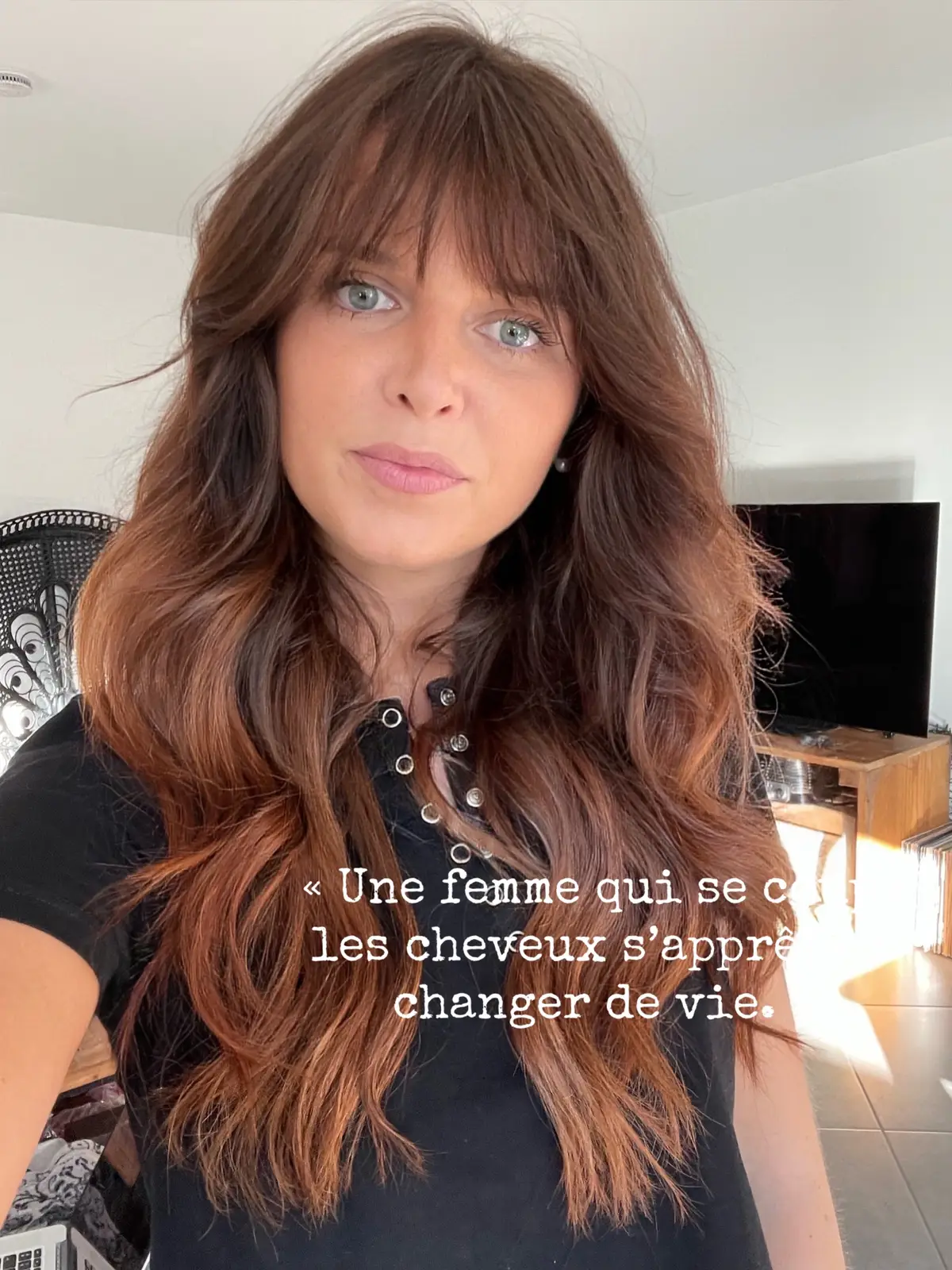 Nos cheveux ne sont pas uniquement une caractéristique physique, mais aussi un moyen d'expression et un reflet de notre personnalité.  Dans ces moments, une nouvelle coiffure peut servir de symbole concret de notre évolution et de notre besoin de changement. ⚡️🙏🏼 ET TOI C’EST QUOI TON PLUS GROS CHANGEMENT CAPILLAIRE ? 