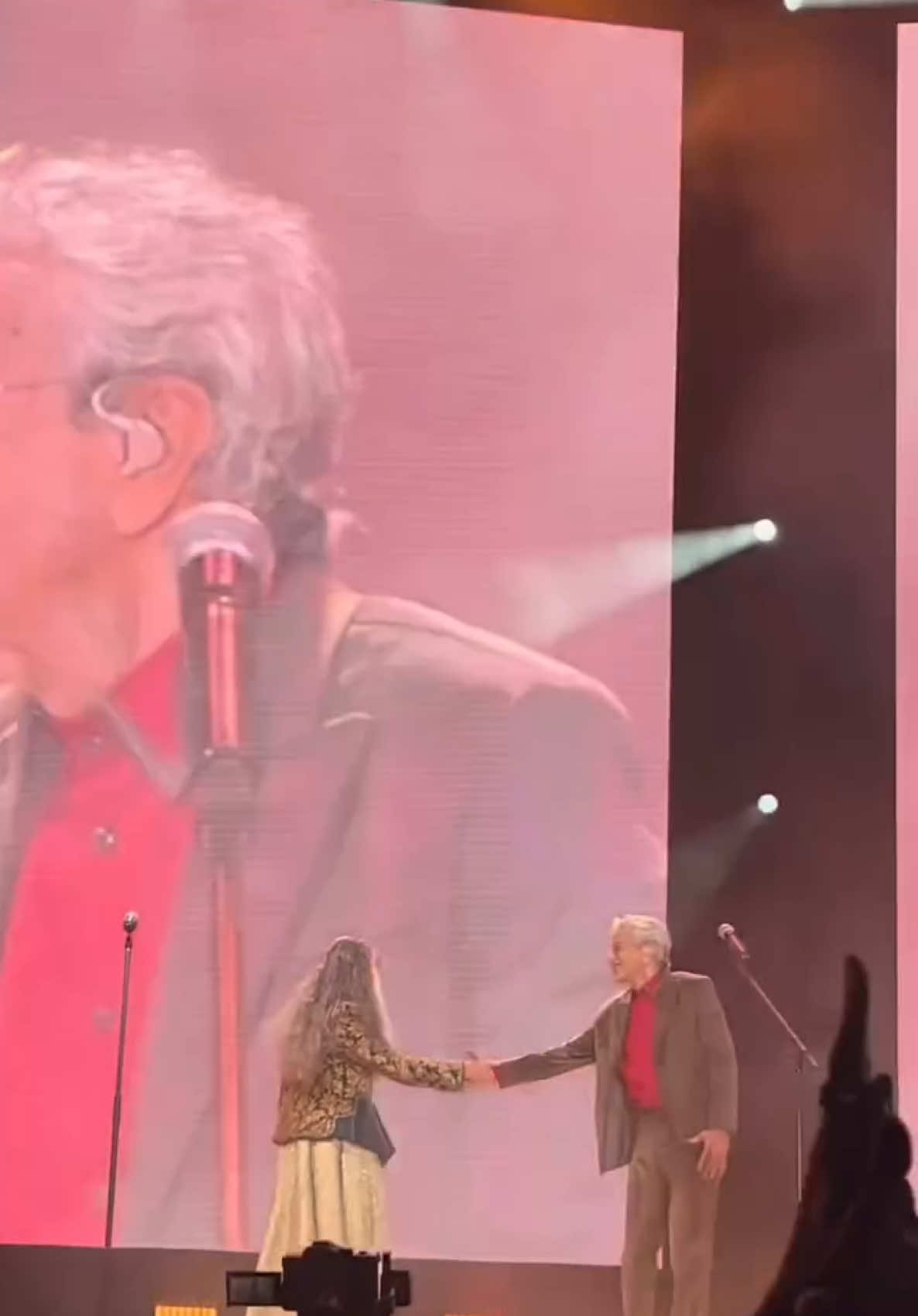 #caetanoveloso #mariabethania #joelma #tacaca #para #voandopropara (Vídeo: @daniel.henr Instagram)