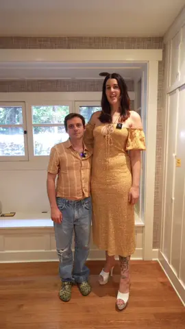 A message to the haters 😤💪 #prank #tallgirl #funny #fyp #height #shortking #tall #heightdifference #brunette #tallwoman #couplegoals #haters #protection #bodygaurd 
