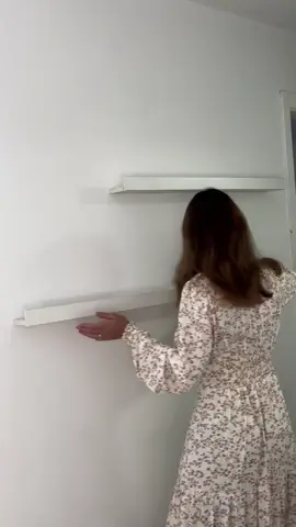 Como uma simples prateleira canelada pode transformar um ambiente 😍✨ Quem também ama essas dicas de decoração? #Fyp #DecorTikTok #HomeDecor #capcut #viral 