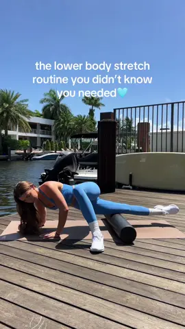 Foam roller stretch routine for your lower body🩵do each side for 30 sec & you’ll feel amaaazing✨ set from @Kosha Fit 🫶 #foamrollerstretches #lowerbodystretches #stretchroutine #foamroller #foamrolling 