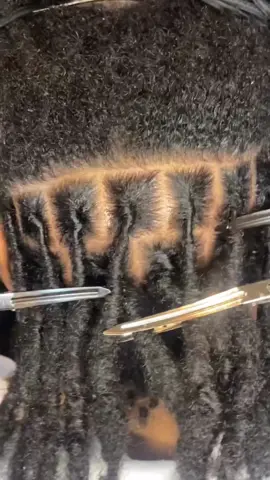 #dontmiss #locs #stylist #fyp #foryou #locstylesformen #retwist #menlocs #hairtok #hair #parts 