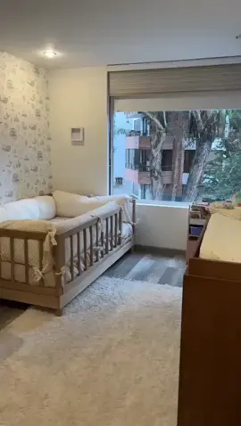 Our padded bumpers are the perfect solution for large beds or cribs. 🛏️✨ Designed to reduce extra space and create a safer, cozier environment for your baby. Not only do they add a touch of style, but they also provide the comfort your little one deserves. 🥰 Plus, you can fully customize them to match your taste! 💖 Choose the colors, patterns, and details you love the most! Create the perfect space for your baby! 🌙🧸 #BabyRoom #NurseryDecor #BabyBumpers #CozyCrib