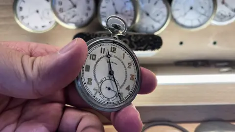 Đồng hồ quýt Illinois Production year : 1922 Size : 12s Jewels : 17j