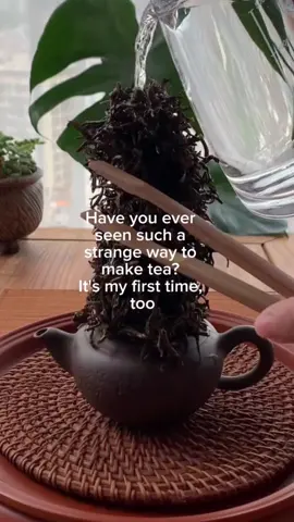 Have you ever seen such a strange way to make tea? It's my first time, too#tea#strange #teaknowledge #teacher #learntea #teaculture #teaceremony #teatime #tiktok 