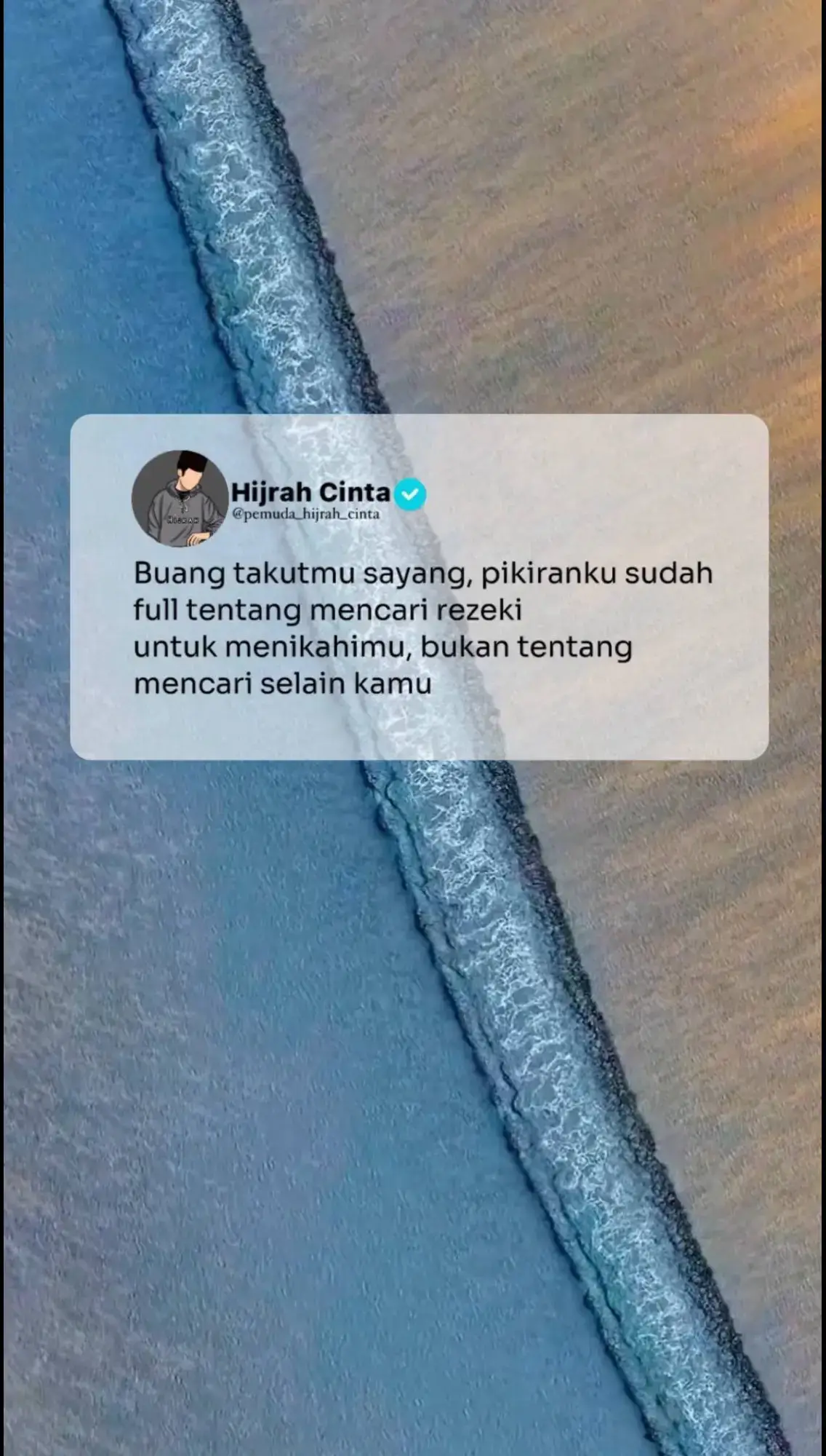 mencintai dalam do'a caraku memelukmu dari kejauhan😌