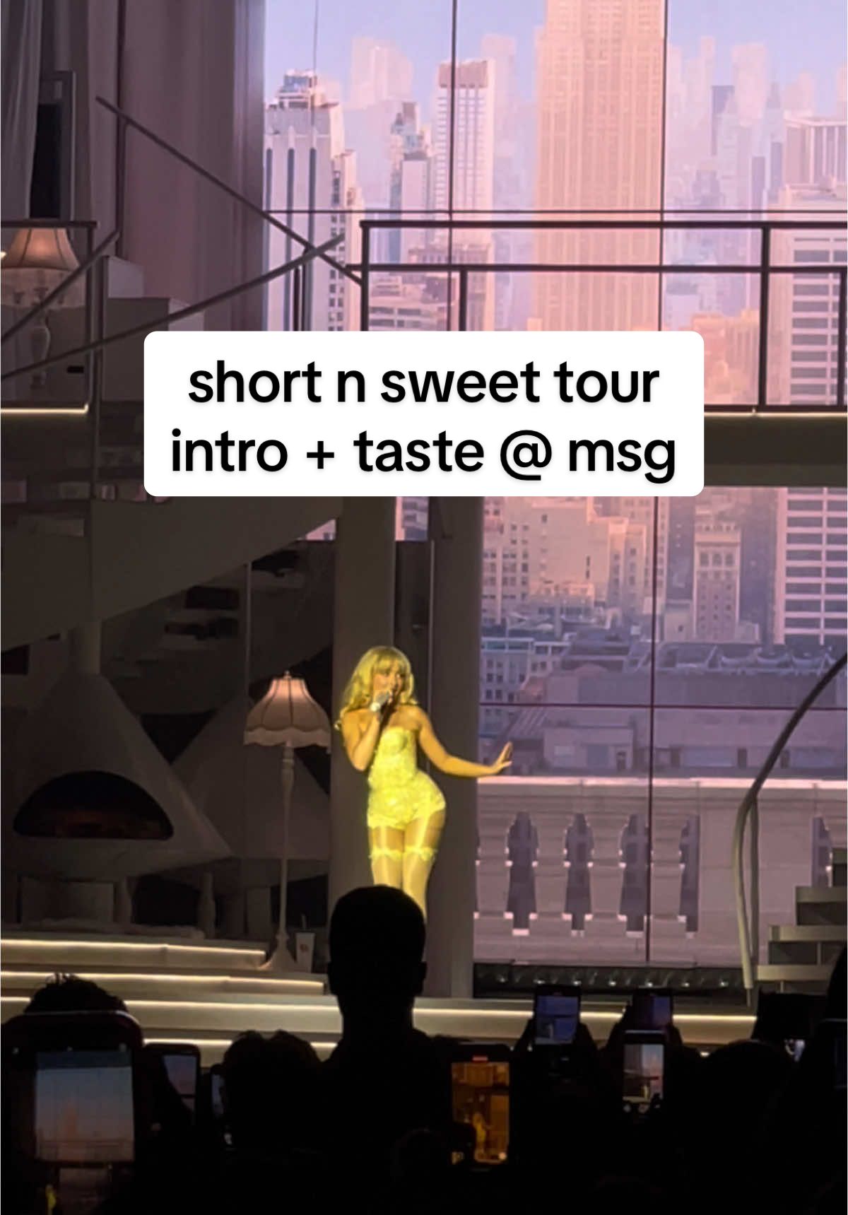 short queen @Sabrina Carpenter #sabrinacarpenter #msg #shortnsweet #shortnsweettour #shortnsweetnyc #sabrina #taste @Team Sabrina 