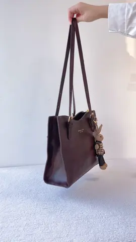 The quality is actually really good to say it’s from tikok shop.this is not sponsored btw!!#autumn #spotlight #tiktokshopmademebuyit #bag #ladybug 