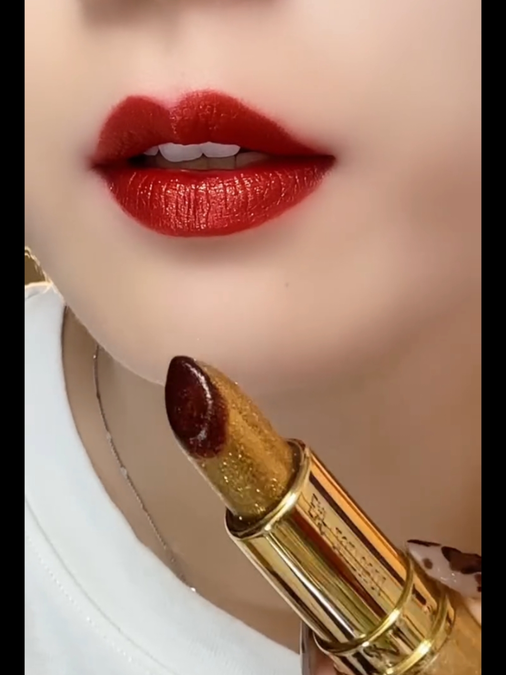 Lipstick Tutorial, Beauty Tips #foryou #viralvideo #usa_tiktok #lipsticklover #makeuphacks #lipstickhack #lipstick #unfrezzmyaccount #makeuptutorial #lipstickhacks #shorts 