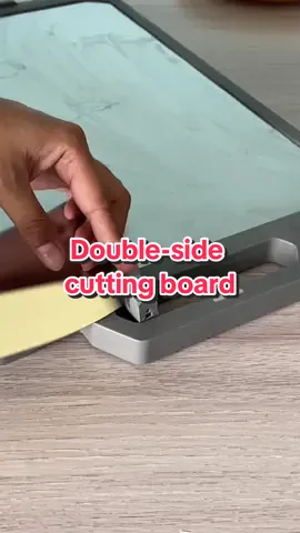 Double-sided cutting board with non-stick design that is perfect for your kitchen needs. Get yours now ✨ #cuttingboard #choppingboard #stainlesssteel #nonstick #knifesharpener #grater #stainlesssteelboard #durable #thickmaterial #heavyduty #measuring #locaupin #tiktokfinds 