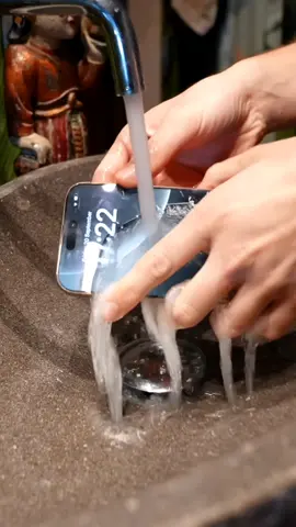 iphone 16 pro max water test #iphone #apple #iphone16promax #waterproof #ip68 