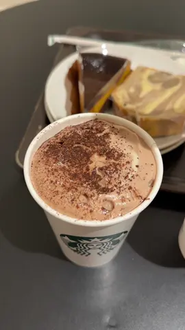 チョコレートムースラテ🤤🍫 #スターバックス #ケーキ #レビュー 