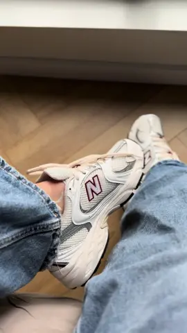 New Balance 530 burgundy bordeaux ❣️🤍 #newbalance #newbalance530 #burgundy #bordeaux #OOTD #outfit #outfitideas #shoesinspo #fallfashion #foryoupage #rednewbalance 