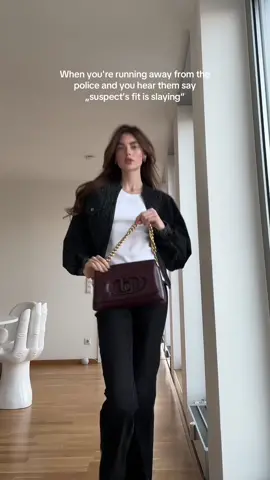 Anzeige/When you're running away from the police and you hear them say, 'suspect’s fit is slaying @LiuJo #LiuJo #LiuJoGirls