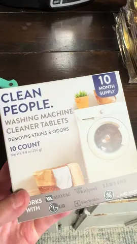 Clean people. Washing tablets 