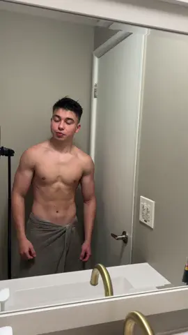 U mirin brah ?! #aesthetics #wegojim #bodybuilding #fyp #trending 