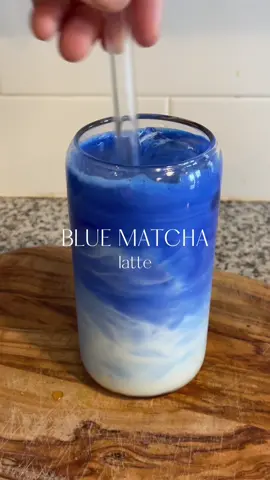 BENEFITS OF BLUE SPIRULINA:🦋🦕 • its rich in nutrients such as iron, b12, and omega 3’s!  • its a caffeine-free alternative yet still tastes delicious • its rich in potent antioxidants to help reduce inflammation • it contains the amino acide tryptophan which triggers an increase of serotonin production  • can help support immune system function due to nutrient content • its a complete plant-based source of protein my new favorite morning bev🤩💙 #bluespirulina #spirulina #bluematcha #bluematchalatte #matchalatte #matchalover #matchatea #matchatok #matcharecipe #antiinflammatory #holistichealth #healthyrecipes #healthydrinks #drinkrecipes #caffeinefree 