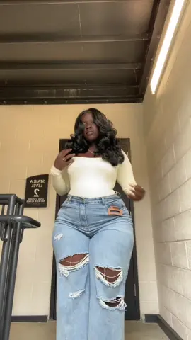I understand the body is tea but i want some nice pants 🥲 #latisha #beautifull #outfitinspo #everydayoutfit #fashionstyle #minimalstyle #darkskin #hurry #helpme #curvytiktok #curvyfashion #curvygirl #curvyjeans #bodytea 