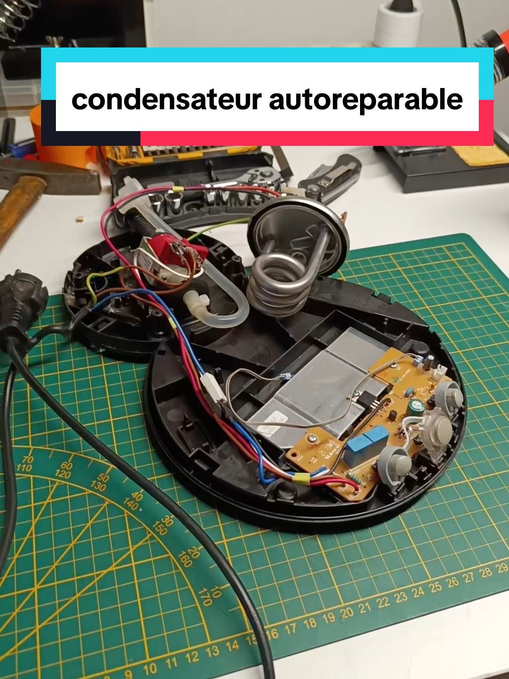 Réponse à @johnn_sly  un petit atelier pédagogique pour les amateurs d'électronique, c'est quoi un condensateur de déparasitage auto-réparable Classe X2. et pourquoi il peut causer des pannes. #electronique #reparation #geek #maker #education #science 