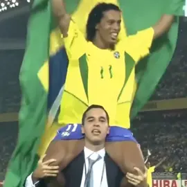 NOT MY PROBLEM 🗣️🗣️ #fypp #paratii @TikTok  #editfootball  #notmyproblem #ronaldinho #edit #footballtiktok #barca 