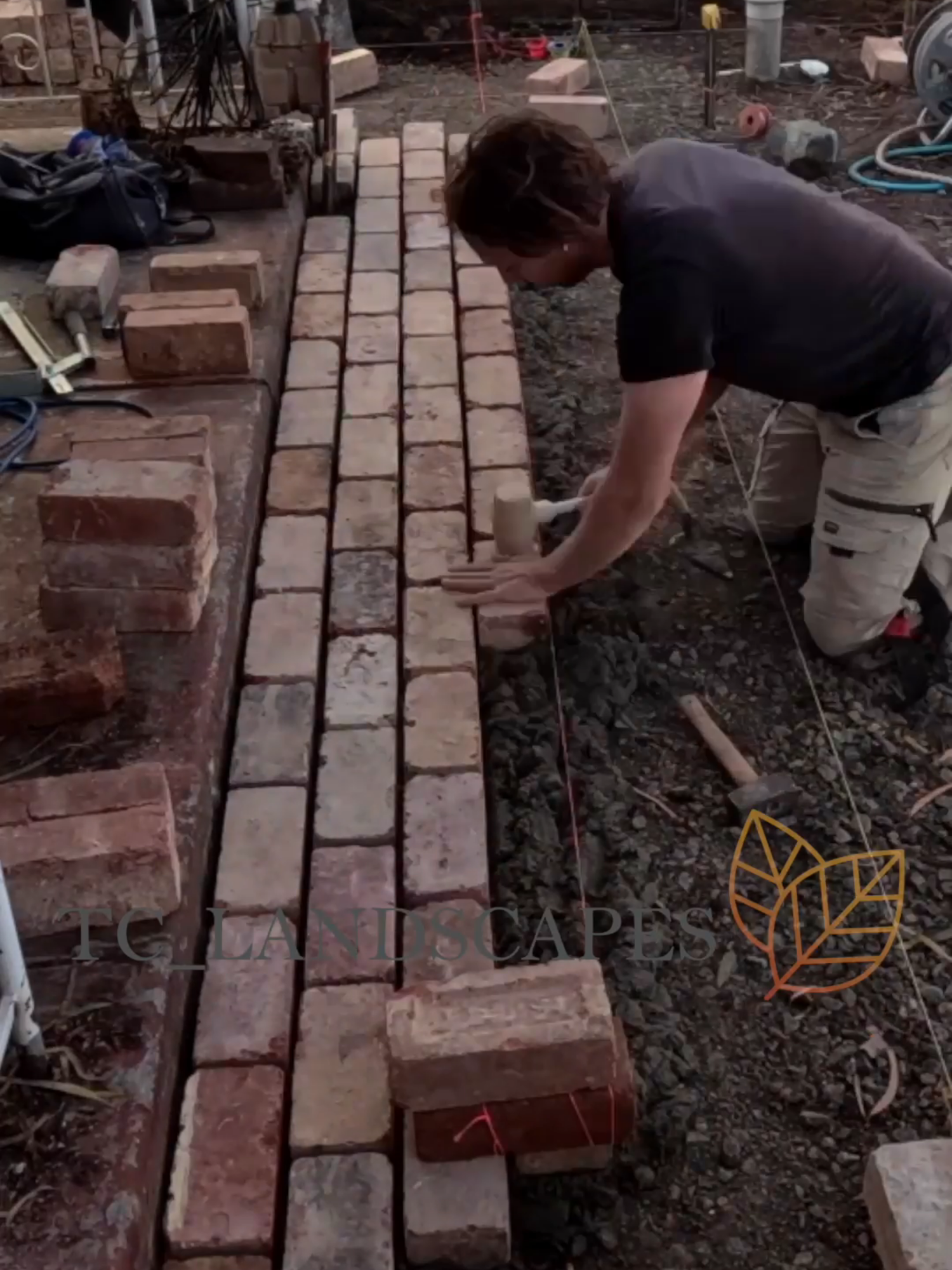 Brick pathway on mortar #paving #garden #landscapedesign #gardendesign