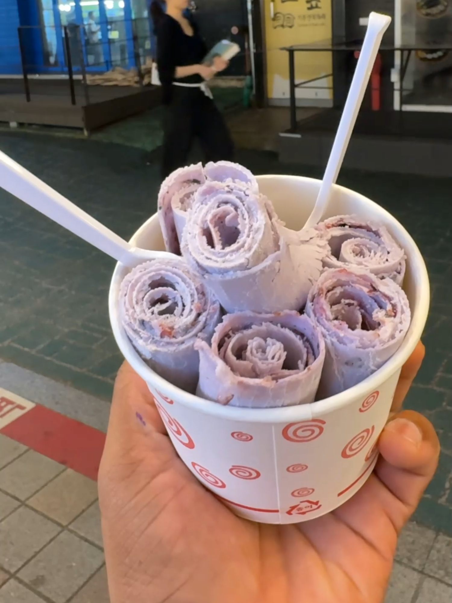 Blueberry Ice Cream Rolls #fypage #fypp #video #trending  #fyp #viral #foryou #viralvideo   #foryoupage #videoo #tiktokviral #trending #yummy #yummyfoodd #fypage #foryourpage #FoodLoverd #Foodiedie #streetfood #jigglycake#fooddilextiktok