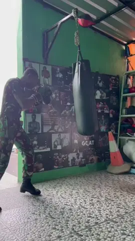 Jangan biarkan dirimu diam, karna dengan bergerak adalah salah satu cara untuk mempengaruhi dunia disekitar kita #profesional  #tniprima  #boxing  #petarung  #parispernandes  #hss 