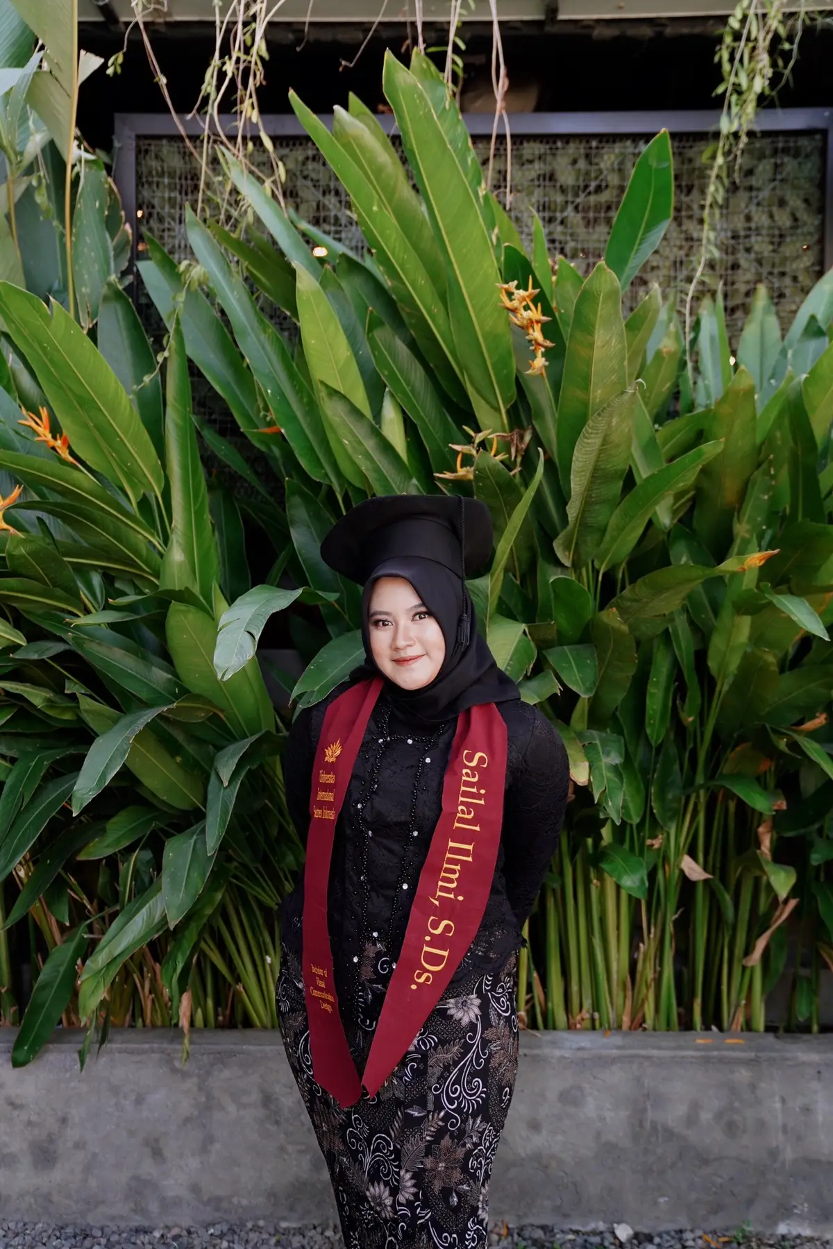 One degree hotter 🔥 #fyp #graduation #wisuda #wisuda2024 #uisi #semenindonesia #bachelordegree #bachelor 