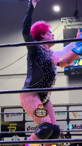 Pimpinela Escarlata haciendo gala. #LuchaLibreAAA  #LuchaLibre #deporte #mexico #luchalibremexicana #wrestling #prowrestling #puroresu #monterrey #origenesaaa 