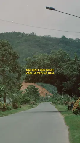 Nơi bình yên nhất vẫn là trở về nhà… #noicongoilanha #epngannga #truongtrananhduy #minhthai #SoundsOfVietnam #VIEENTMusic #lunyentertainment #tiktokgiaitri #nhachaymoingay #newmusic