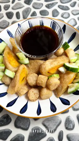 Pempek DOS.. Kamu tim cocol apa tim guyur??? #jajan  #Dapurbudel #Pempek #PempekDOS #Jualan #cukompekmpek #Food #mpek mpek dos frozen  #Mpekmpekekonomis