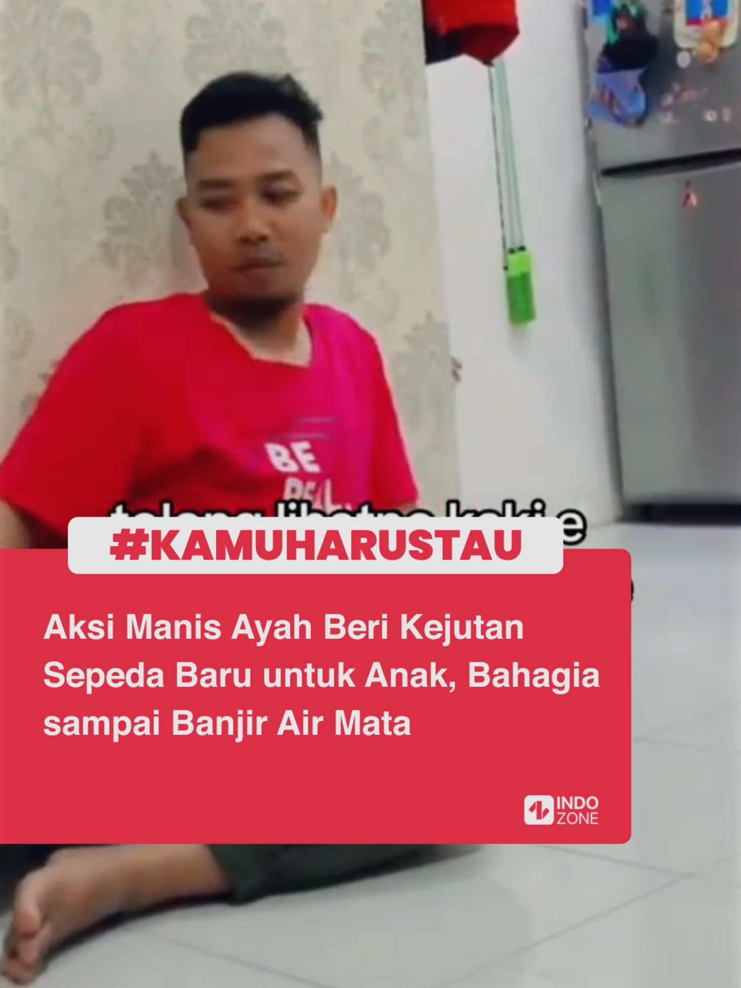 Seorang ayah merencanakan kejutan spesial untuk anak gadisnya. Ia berpura-pura meminta sang putri untuk memijat kakinya yang sakit. Ketika sang anak keluar dari kamar dengan niat untuk membantu, ia tidak menyangka akan menemukan sesuatu yang mengejutkan. Gadis itu terkejut mendapati sebuah sepeda baru berada di sampingnya ayahnya. Reaksi penuh dengan kaget dan kebahagiaan di wajahnya menunjukkan betapa senangnya ia dengan kejutan tersebut. Gadis itu berlari dan bersembunyi di belakang punggung ibunya sambil menangis dan akhirnya ia mencoba sepeda barunya tersebut Video: Tiktok / Wirda_ginukginuk [Baca berita dan informasi menarik lainnya hanya di www.indozone.id]