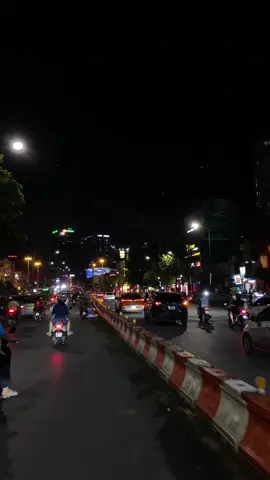 “Một ngày mình sẽ lại đến bên nhau “Mà thật ra chẳng cần thiết nữa đâu … #tinhyeu #tamtrang #hanoi #yeuhanoi 