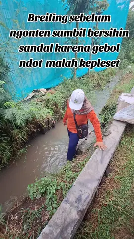 gak di Tulungi malah do kekel kabeh 