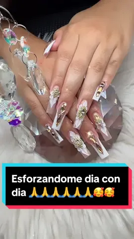 Esforzarme dia con dia #uñaslargas #uñascuadradas #uñasconcristales #uñasconflores #uñaselegantes#uñasglamurosas 