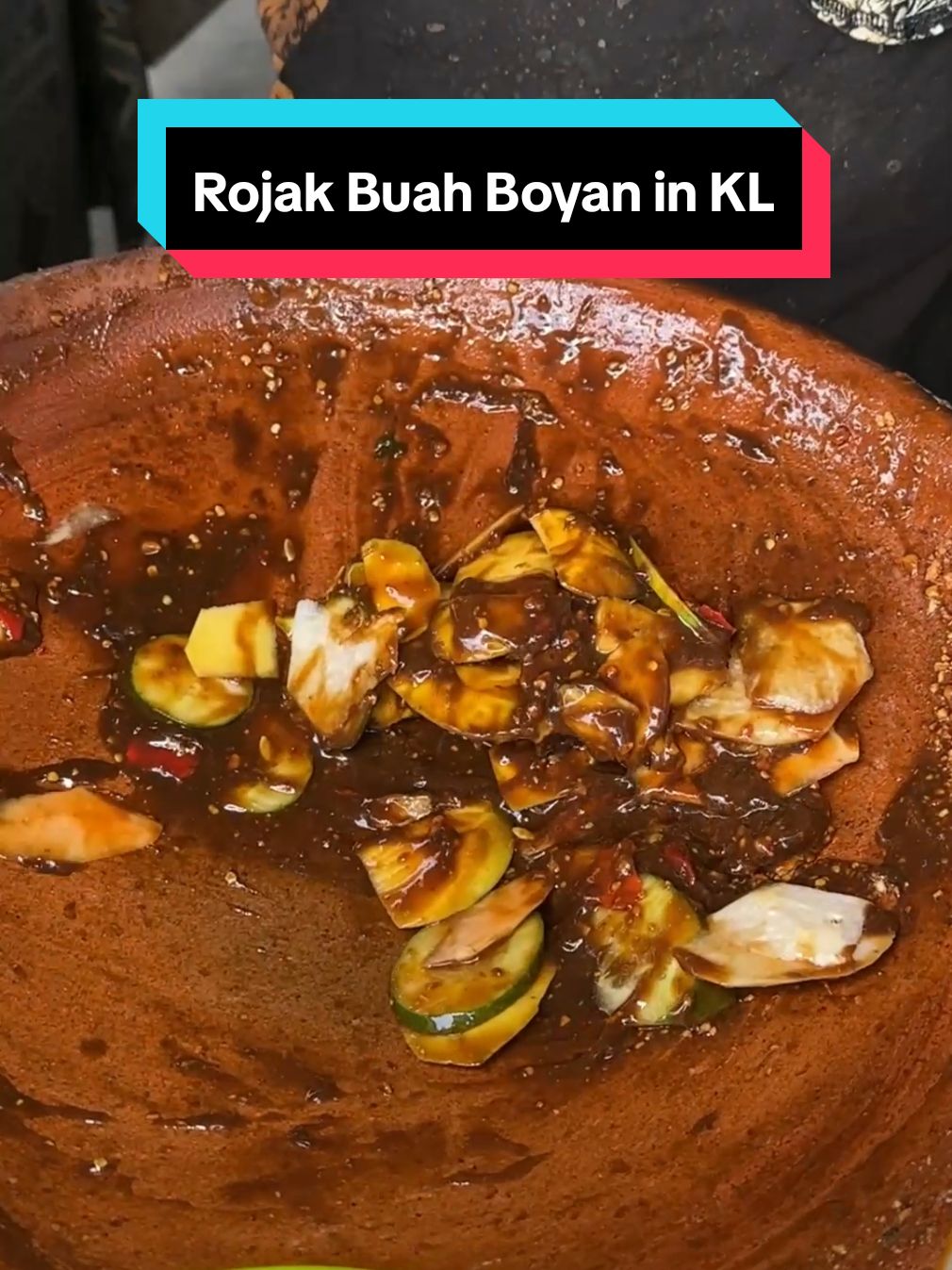 Rojak Buah Boyan in KL!
 
 📍Rojak lontong & Buah Boyan, 1, Lorong Cantik 2, Kampung Pandan Dalam, 55100 Kuala Lumpur, Selangor
 ⏰10am - 6.30pm (open daily) 🎥 @Aisyah  #malaysiafood #bestfoodmalaysia #MakanLokal #foodhuntingkl #klfoodie 