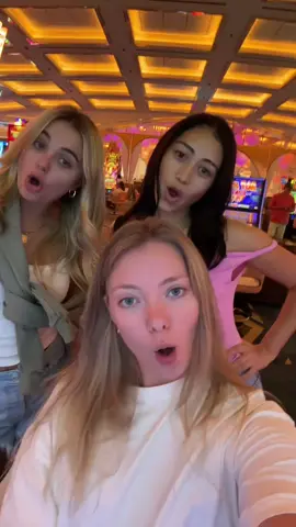 we don’t want to go home  @Nealie Boschma @vicbaldesarra  @Resorts World Las Vegas  #lasvegas 