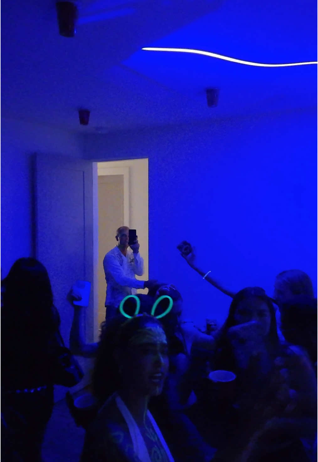 FTCU vibes  . . . . #night#houseparty#mansionparty#fyp#music#canada#britishcolumbia#vancouver#mashup#dj#nightlife 