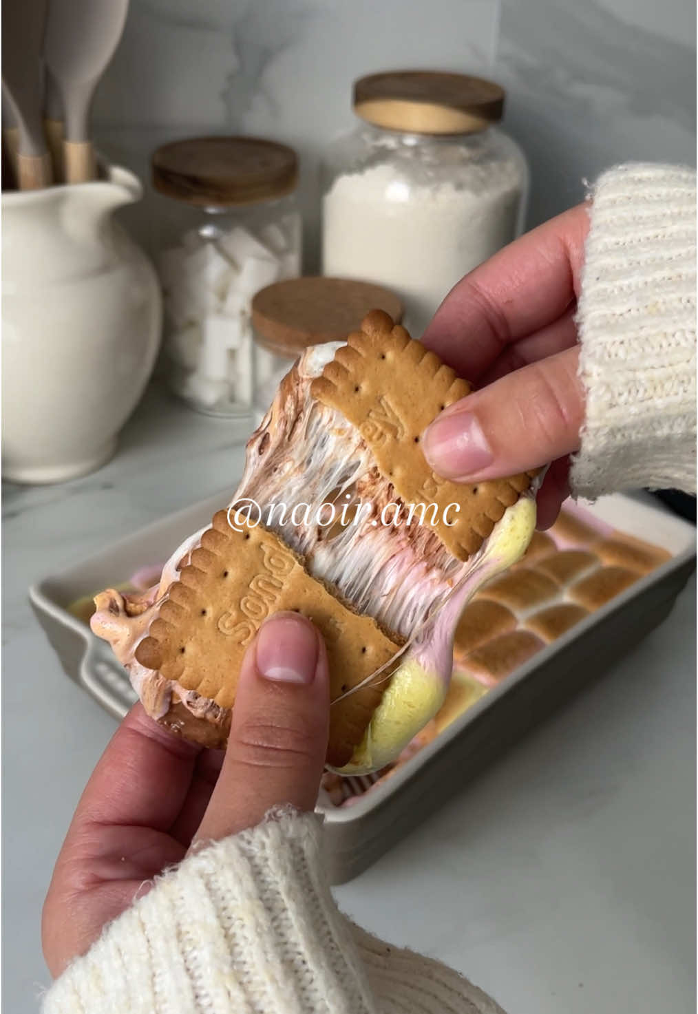 Saw this on tiktok & have to give a try! ✨  .. #smores #smoresdip #chocolate #marshmallows  #EasyRecipes #dessert #snack #foodiesoftiktok #chocolate #viral #asmr #amsrfood #asmrvideo #tiktokfood #recettefacile #trendingvideo 