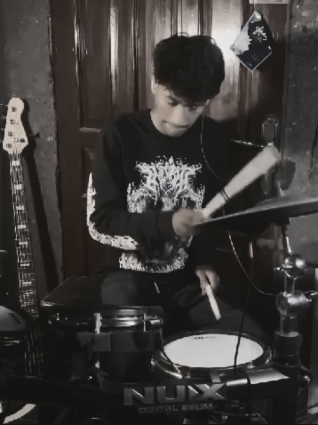 masih sengklek🤣 #fypシ゚ #fyppppppppppppppppppppppp #fyp #skena #cover #drumcover #pangerancinta #drums #drummer #drum #coverlagu #band #fyppp 