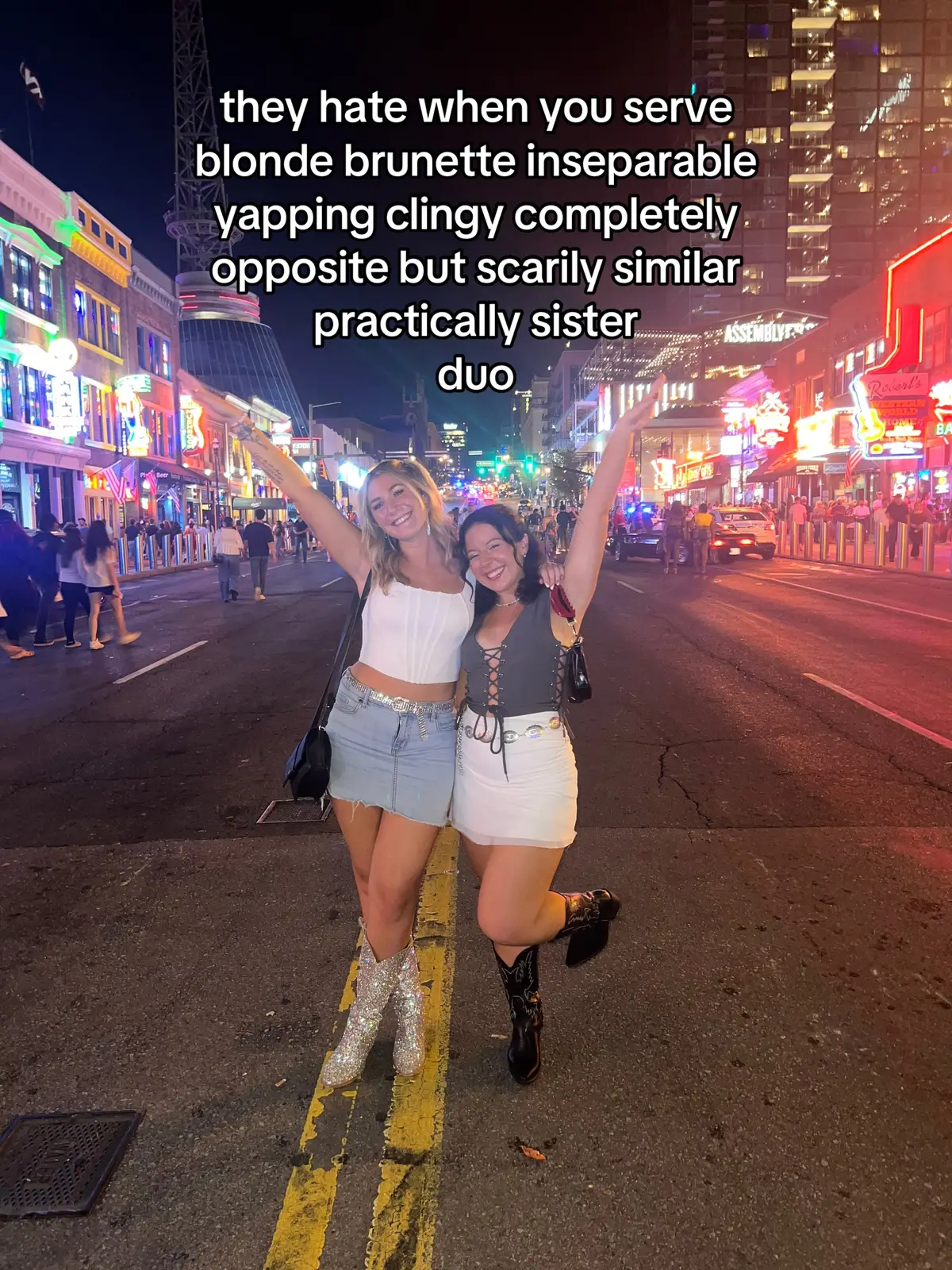 @em! #besties #friendship #blonde #brunette #girlhood #girltok #20something #20somethings 